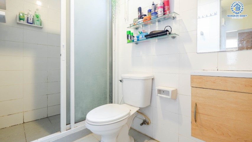 ทาวน์เฮ้าส์มือสองนนทบุรี ม. อารียา  เดอะคัลเลอร์  ติวานนท์-แจ้งวัฒนะ เนื้อที่ 19.70 ตร.ว.  ฟังก์ชันครบ 3 ห้องนอน 2 ห้องน้ำ บ้านตกแต่งใหม่พร้อมแถมเฟอร์นิเจอร์ทั้งหลัง! บรรยากาศร่มรื่น น่าอยู่มาก สภาพแวคล้อมดี บนทำเลที่ดี เดินทางสะดวก เชื่อมต่อถนน ถนนติวานนท์ ,ถนนศรีสมาน ,ถนนสะพานนนทบุรี-บางบัวทอง ใกล้รถไฟฟ้า "สถานีแจ้งวัฒนะ-ปากเกร็ด28" และทางด่วน "แจ้งวัฒนะ"